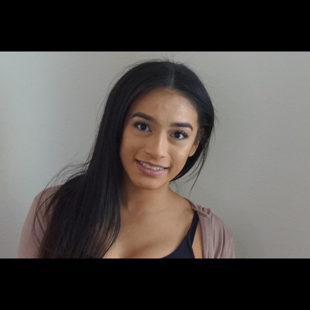 Meet your Posher, Roxanne